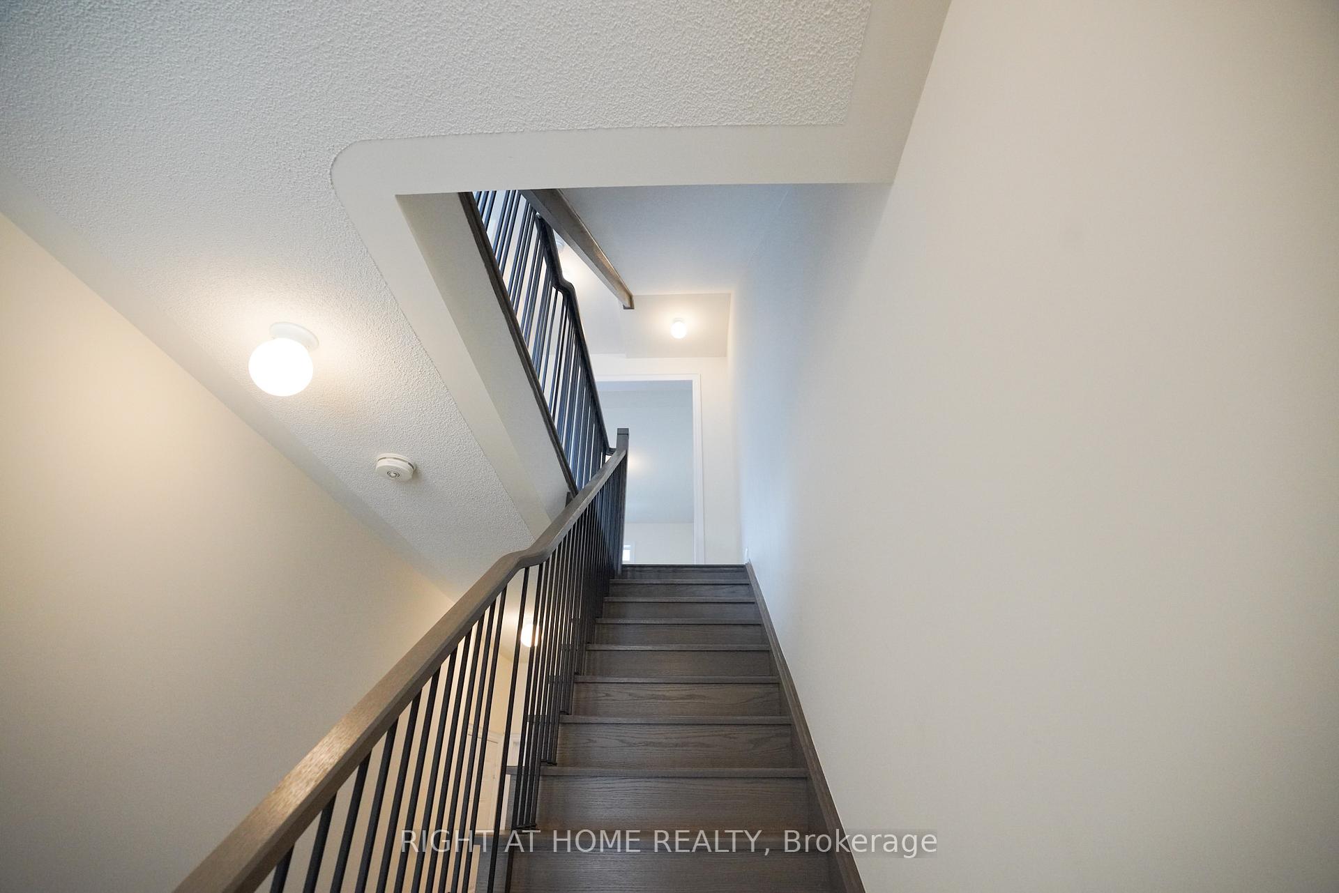 Photo 5 of 136 Tennant Circle, Vaughan, Vellore Village — HOMEH