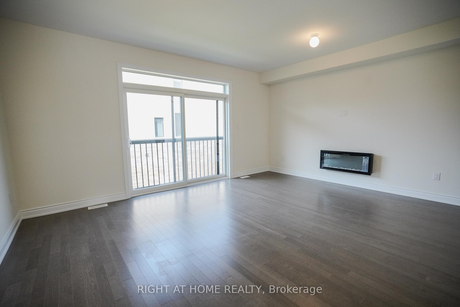 Photo 6 of 136 Tennant Circle, Vaughan, Vellore Village — HOMEH
