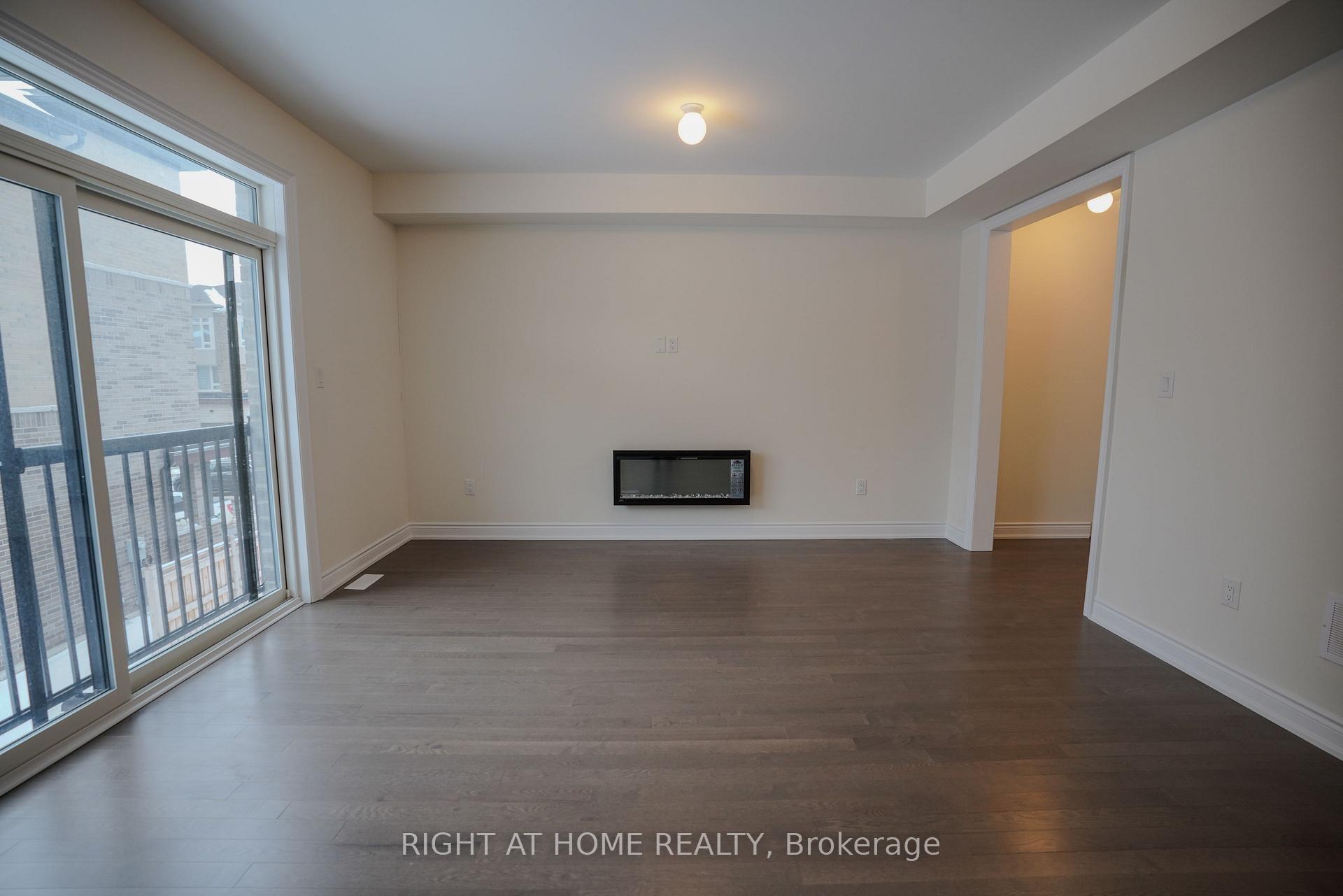 Photo 7 of 136 Tennant Circle, Vaughan, Vellore Village — HOMEH