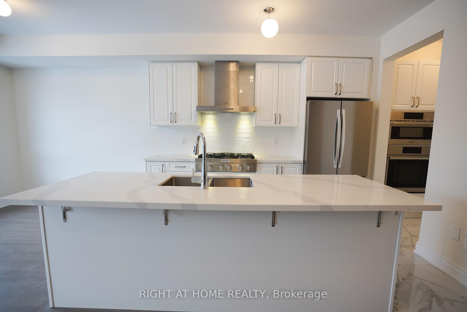 Photo 8 of 136 Tennant Circle, Vaughan, Vellore Village — HOMEH