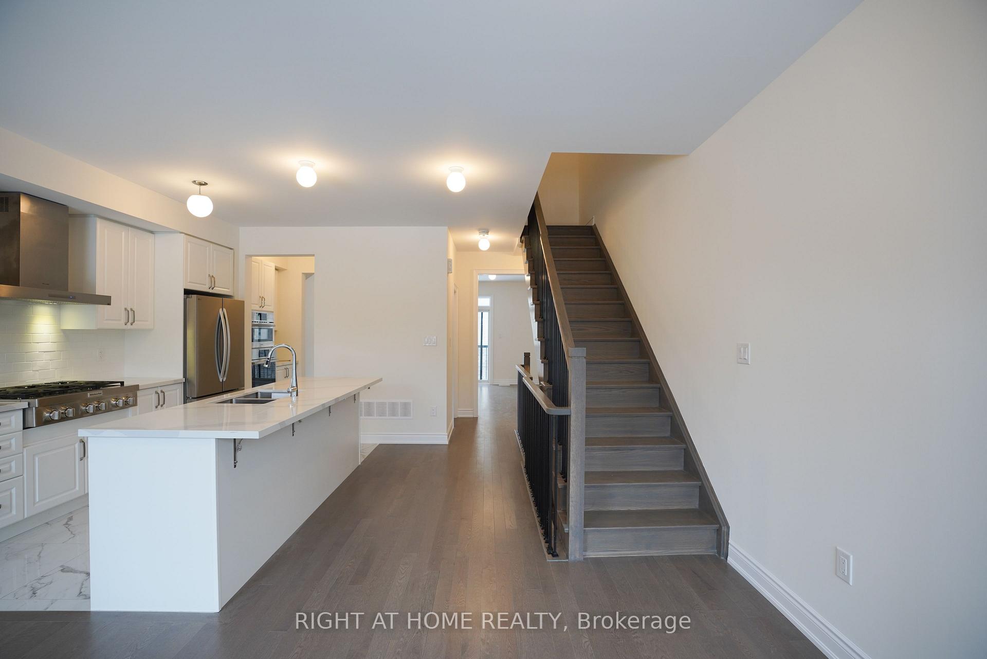 Photo 9 of 136 Tennant Circle, Vaughan, Vellore Village — HOMEH