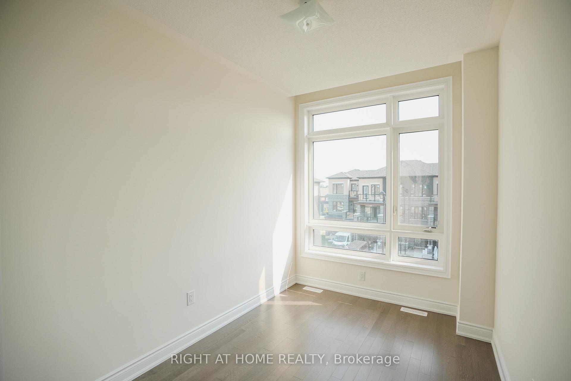 Photo 16 of 136 Tennant Circle, Vaughan, Vellore Village — HOMEH