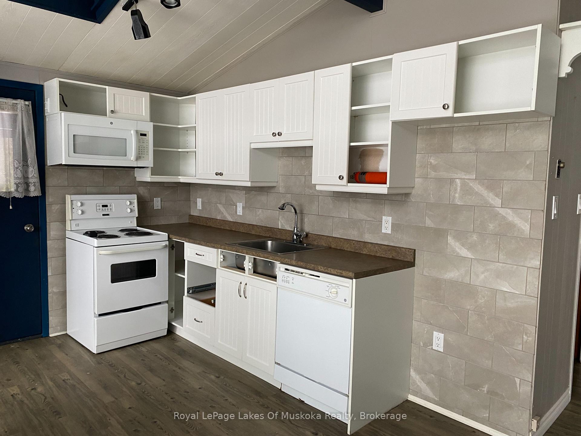 Photo 10 of 1011 Hollow Point Drive N, Algonquin Highlands, Sherborne — HOMEH