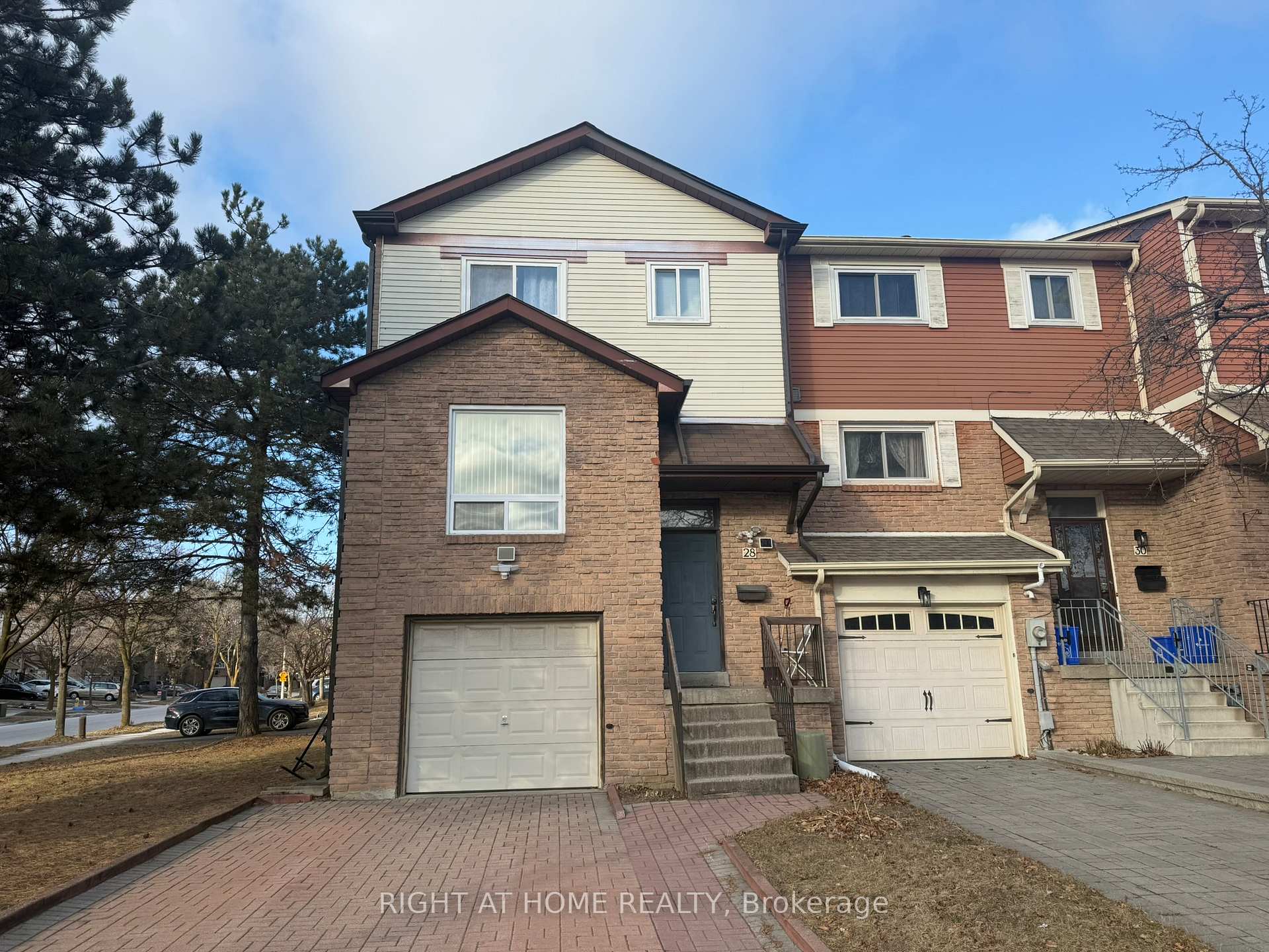 Photo 2 of 28 Chabad Gate, Vaughan, Crestwood-Springfarm-Yorkhill — HOMEH