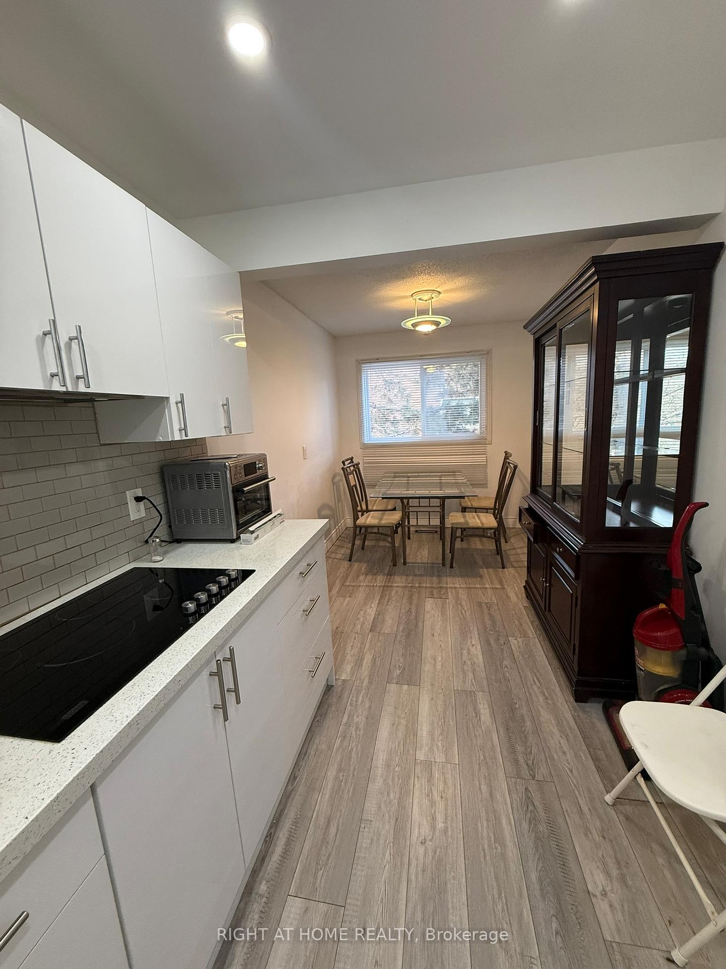 Photo 10 of 28 Chabad Gate, Vaughan, Crestwood-Springfarm-Yorkhill — HOMEH