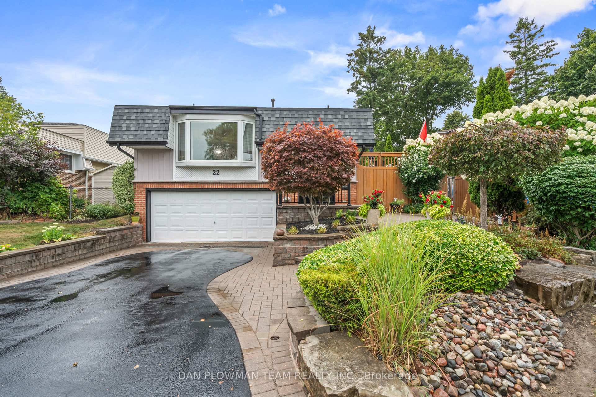 Photo 2 of 22 Gerrie Court, Whitby, Lynde Creek — HOMEH