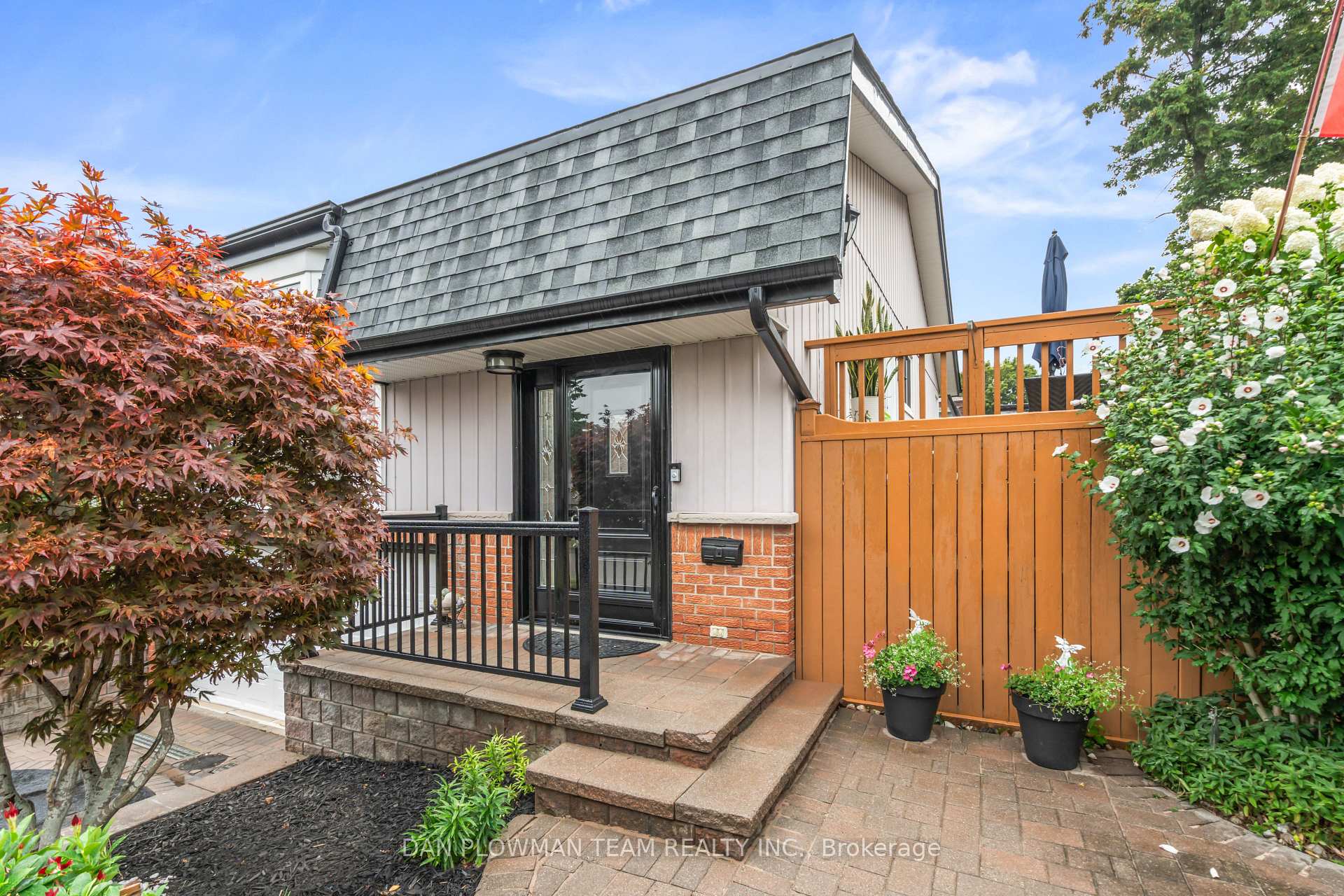 Photo 3 of 22 Gerrie Court, Whitby, Lynde Creek — HOMEH