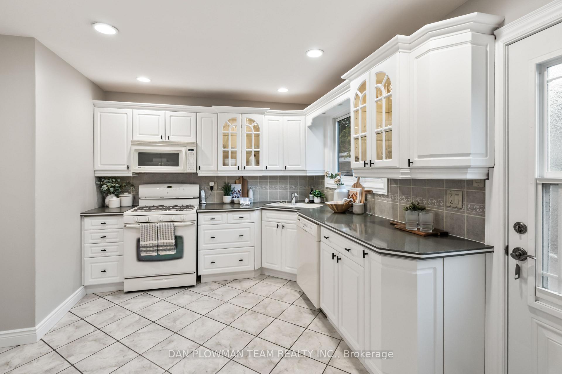 Photo 12 of 22 Gerrie Court, Whitby, Lynde Creek — HOMEH