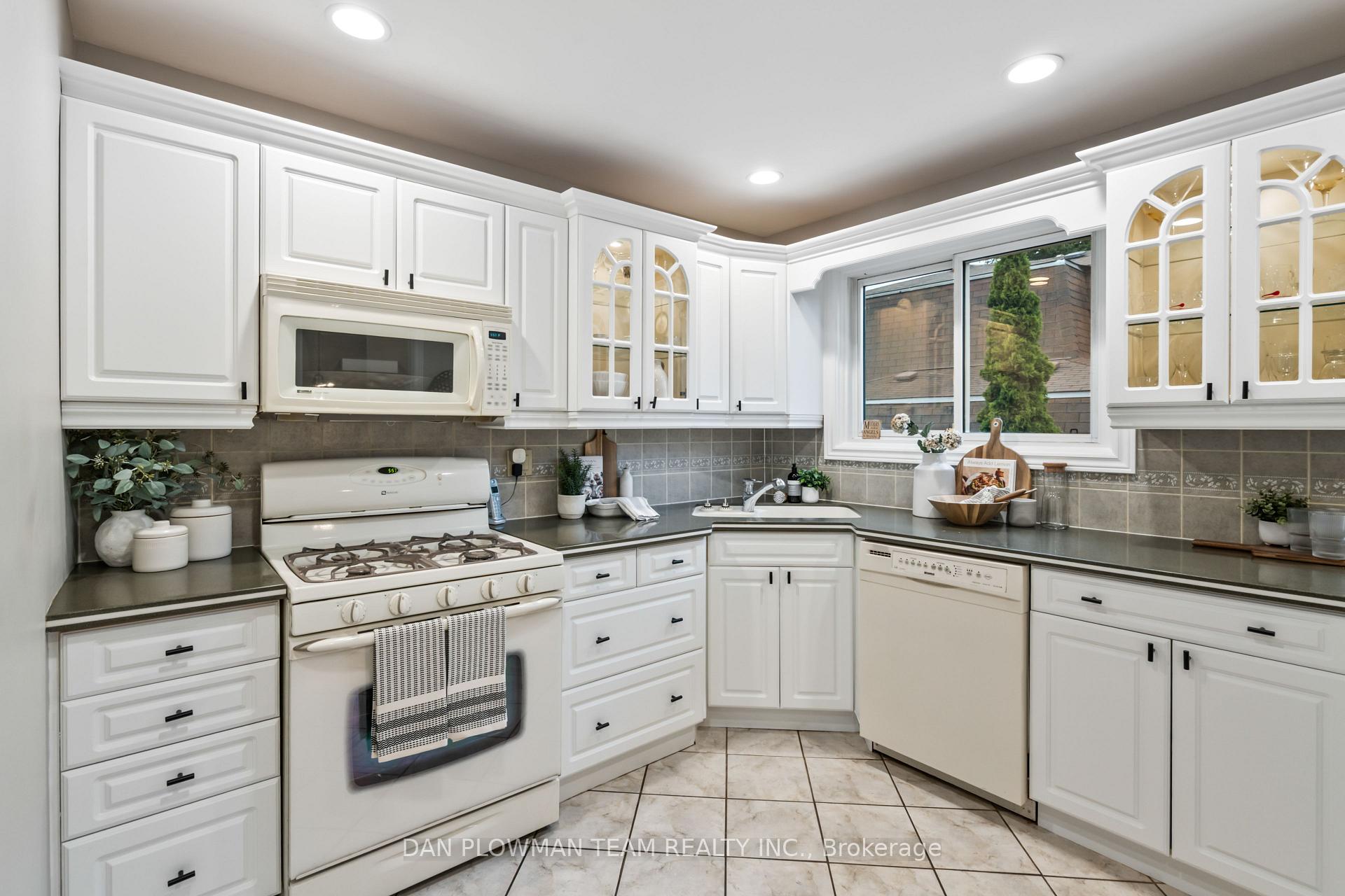 Photo 15 of 22 Gerrie Court, Whitby, Lynde Creek — HOMEH