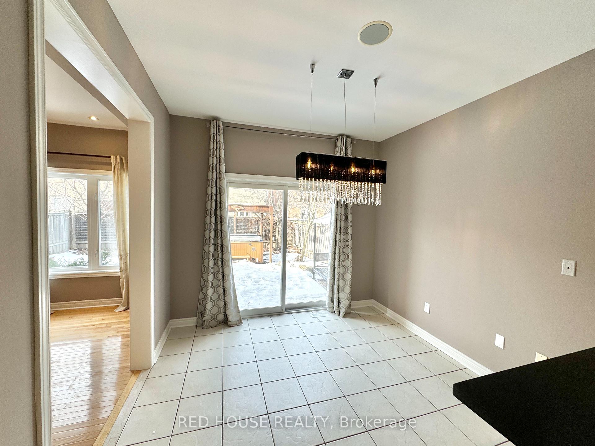 Photo 5 of 54 Strauss Road, Vaughan, Patterson — HOMEH
