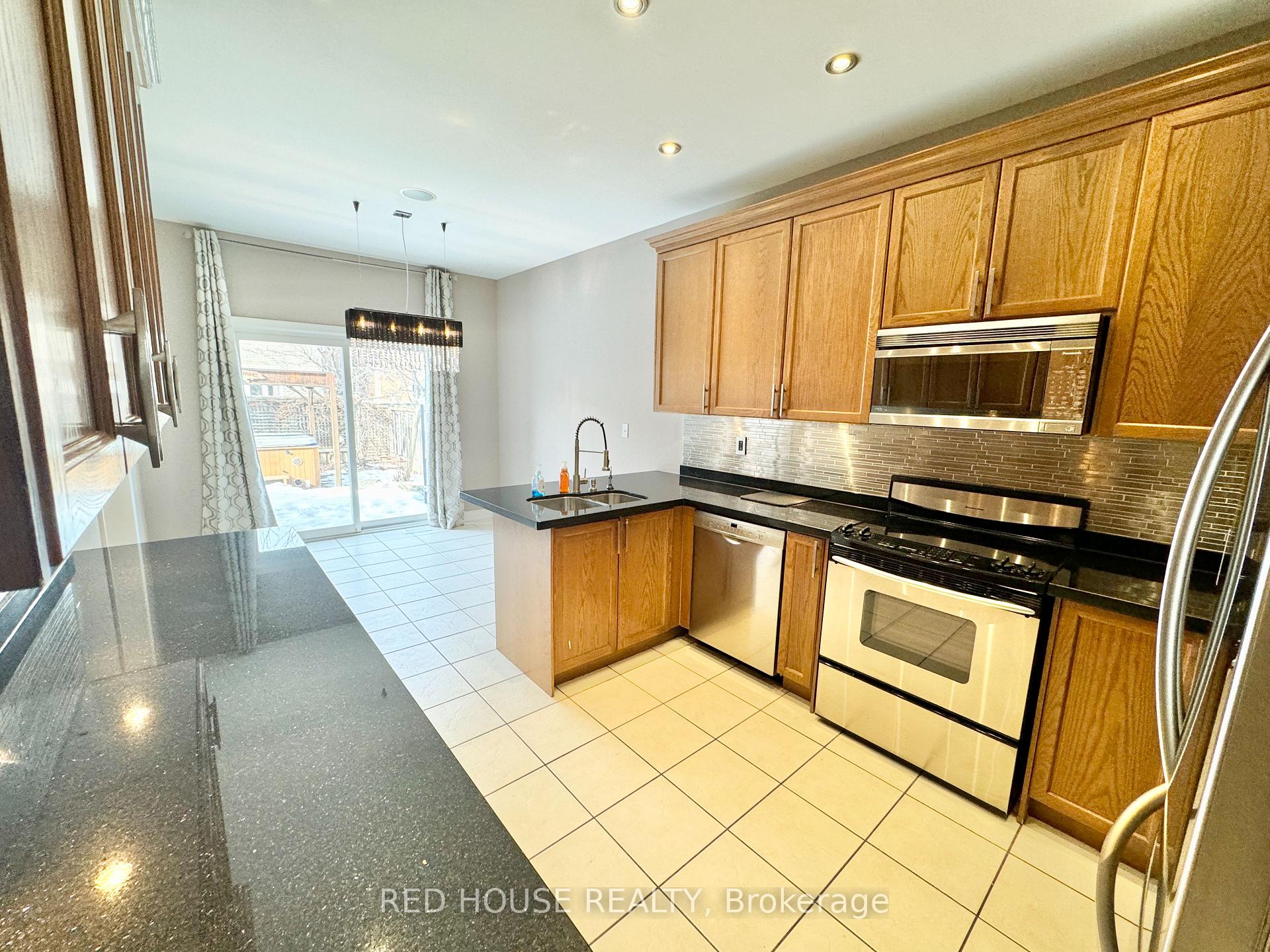 Photo 7 of 54 Strauss Road, Vaughan, Patterson — HOMEH