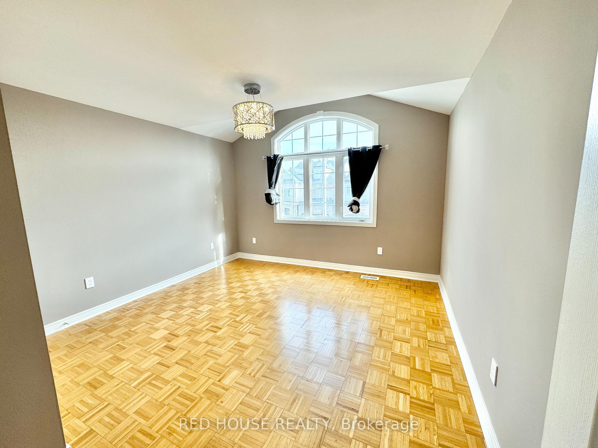 Photo 12 of 54 Strauss Road, Vaughan, Patterson — HOMEH