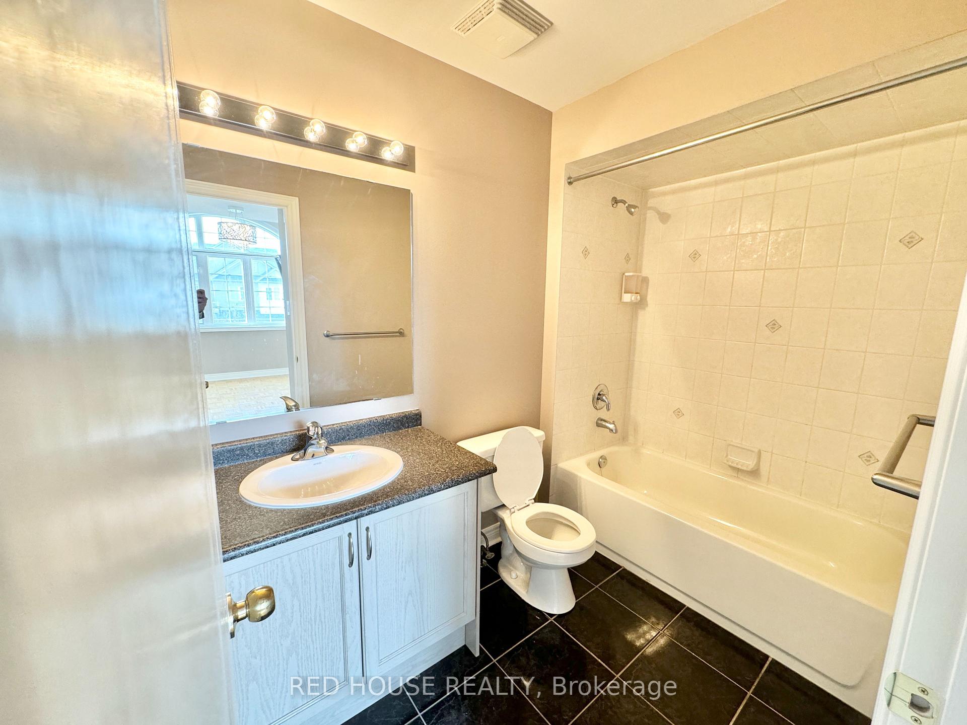 Photo 13 of 54 Strauss Road, Vaughan, Patterson — HOMEH