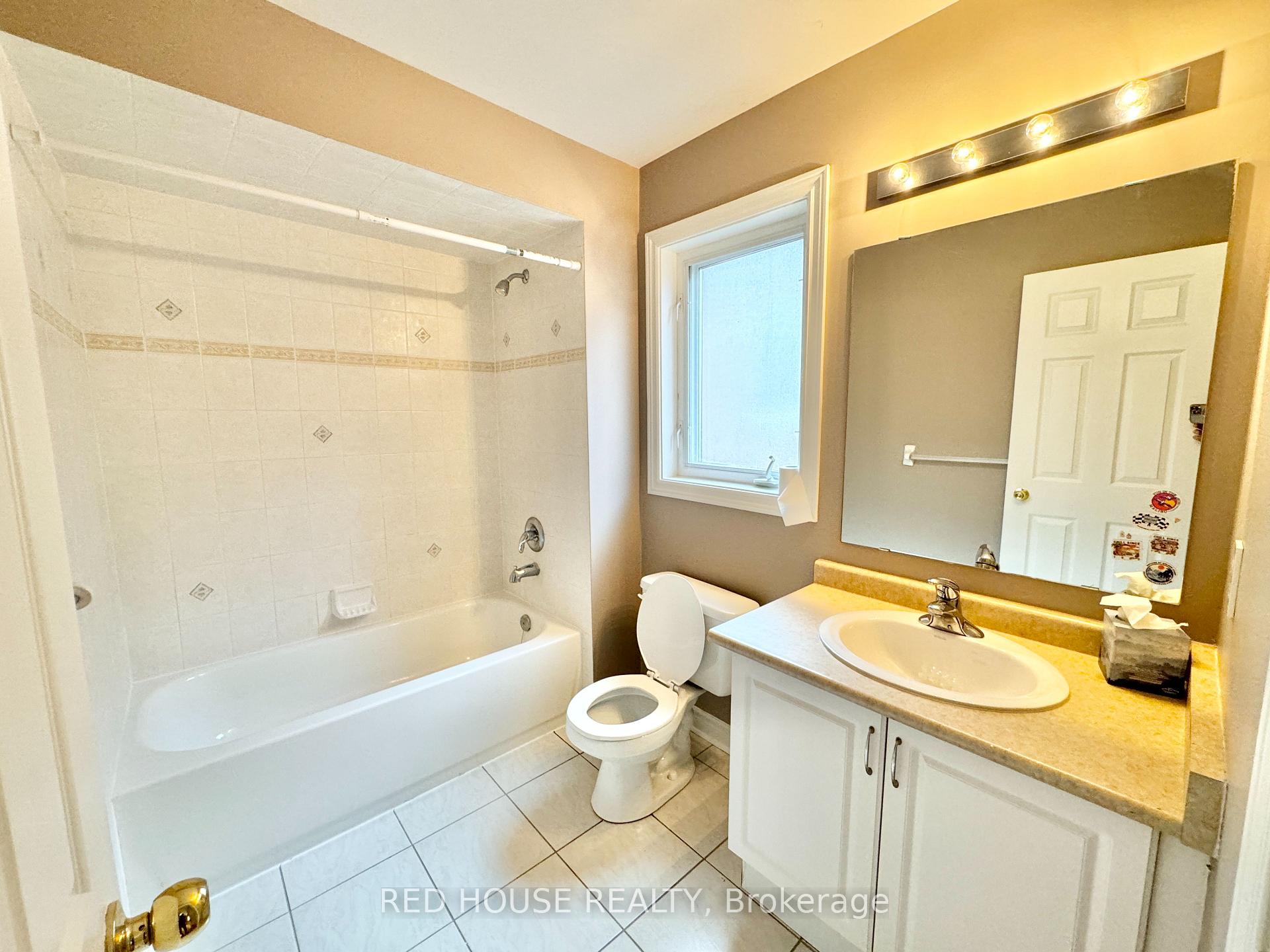 Photo 17 of 54 Strauss Road, Vaughan, Patterson — HOMEH