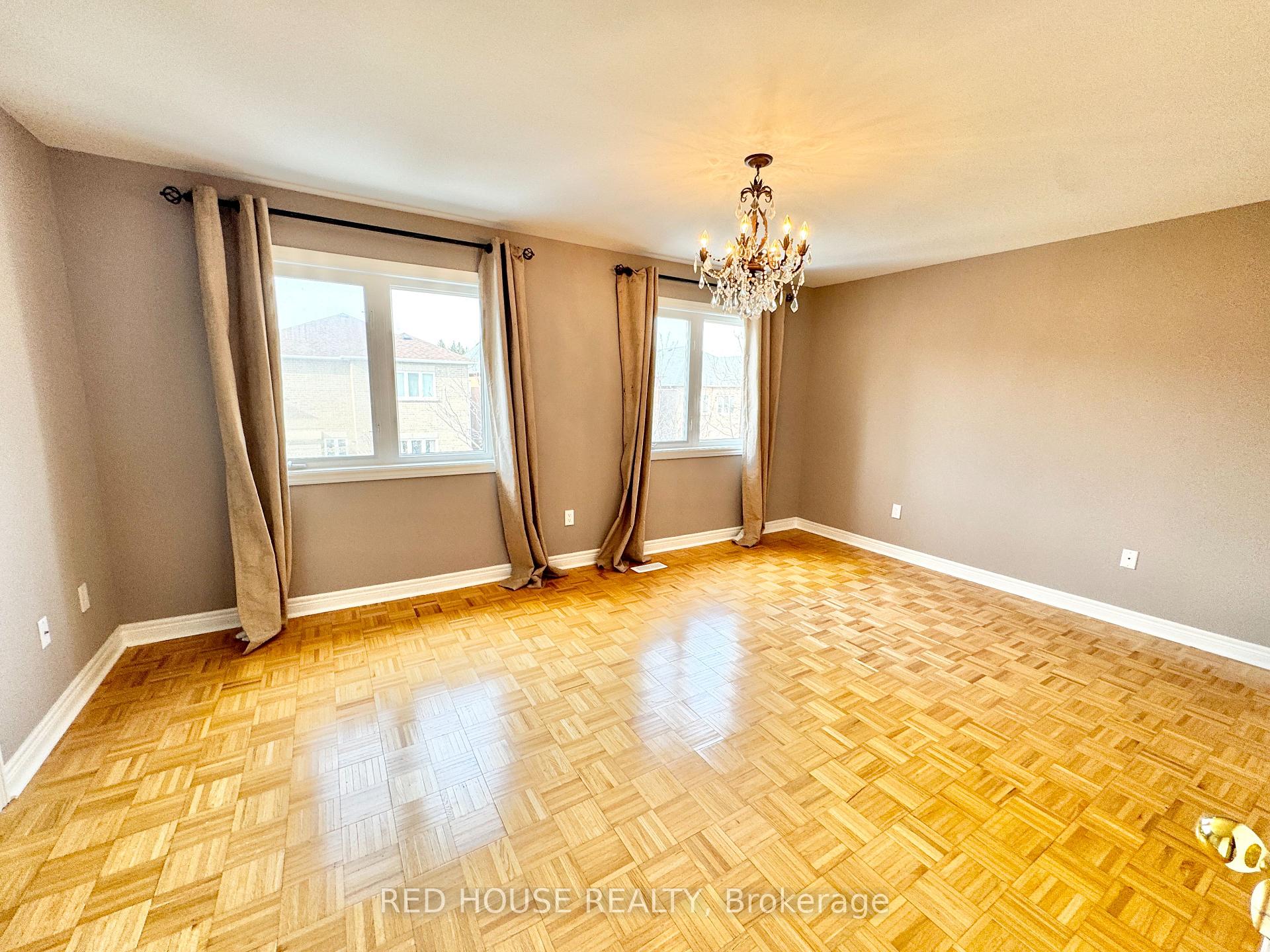 Photo 18 of 54 Strauss Road, Vaughan, Patterson — HOMEH