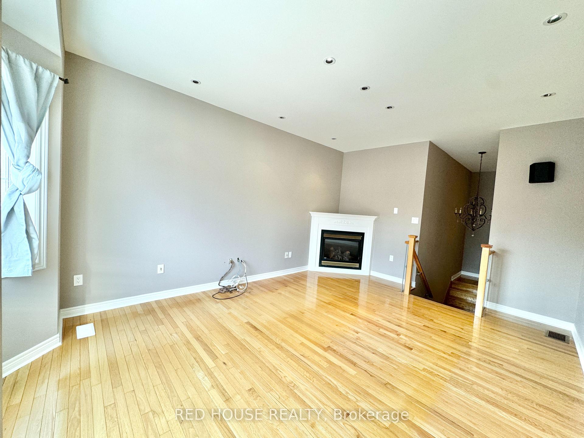 Photo 23 of 54 Strauss Road, Vaughan, Patterson — HOMEH