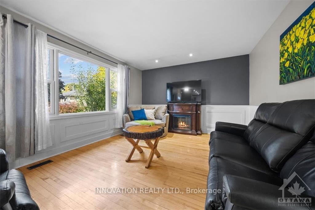 Photo 3 of 1605 Digby Street, Ottawa, Riverview Park — HOMEH