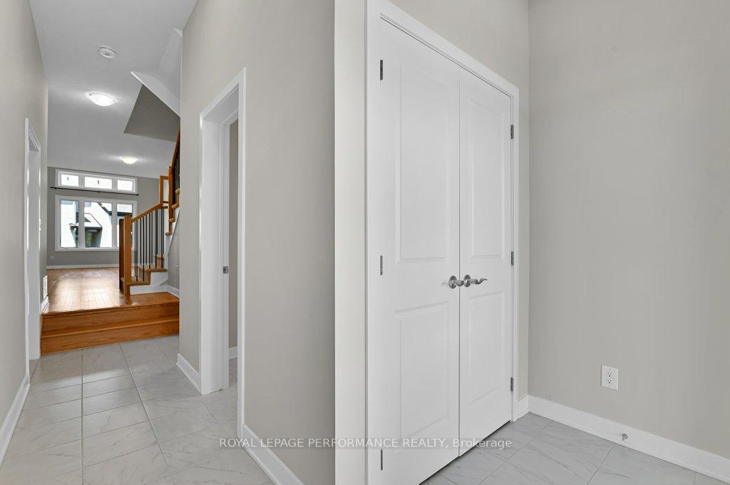 Photo 3 of 106 Wabikon Crescent, Ottawa, Blossom Park/Kemp Park/Findlay Creek — HOMEH