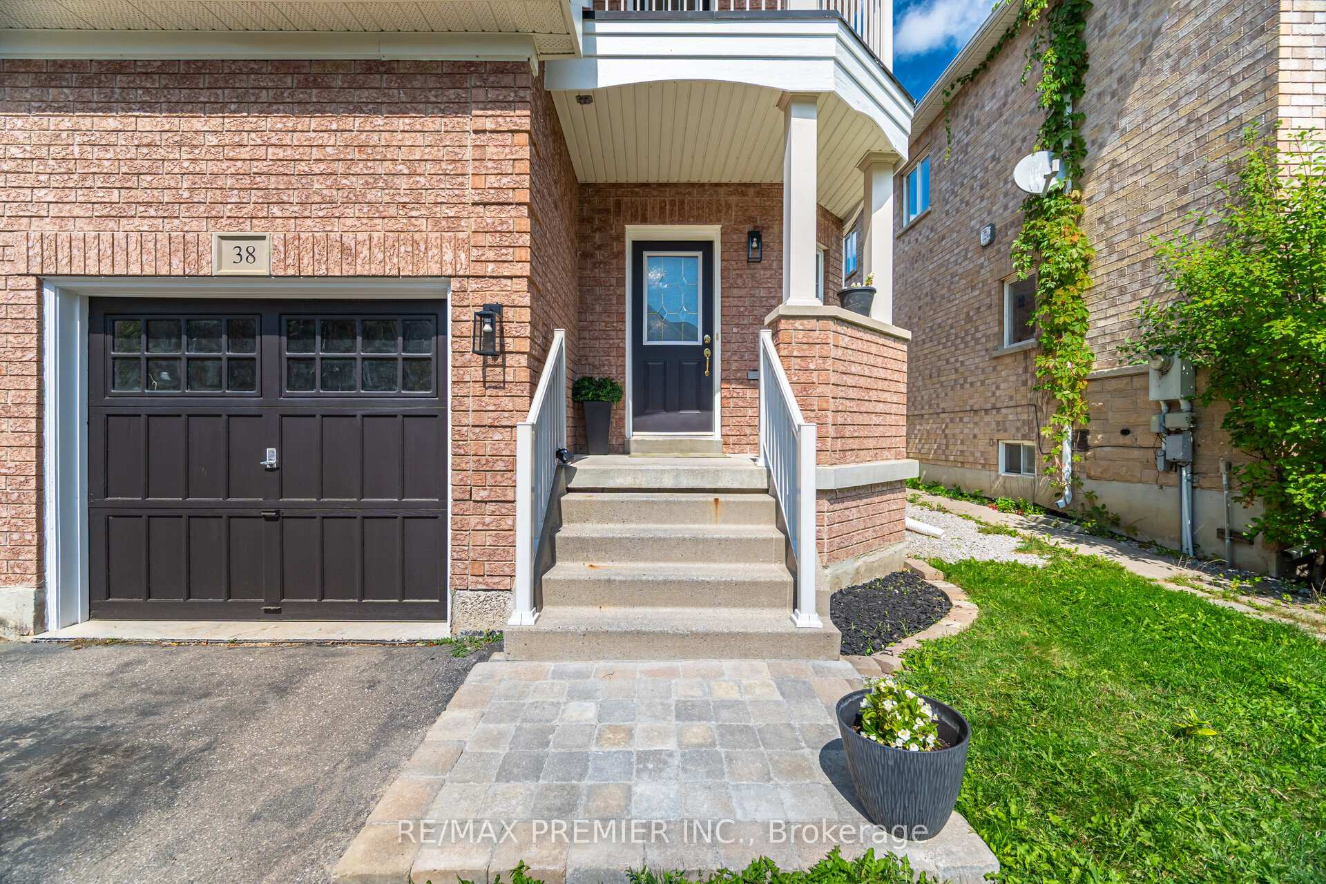 Photo 2 of 38 Ozner Crescent, Vaughan, Vellore Village — HOMEH