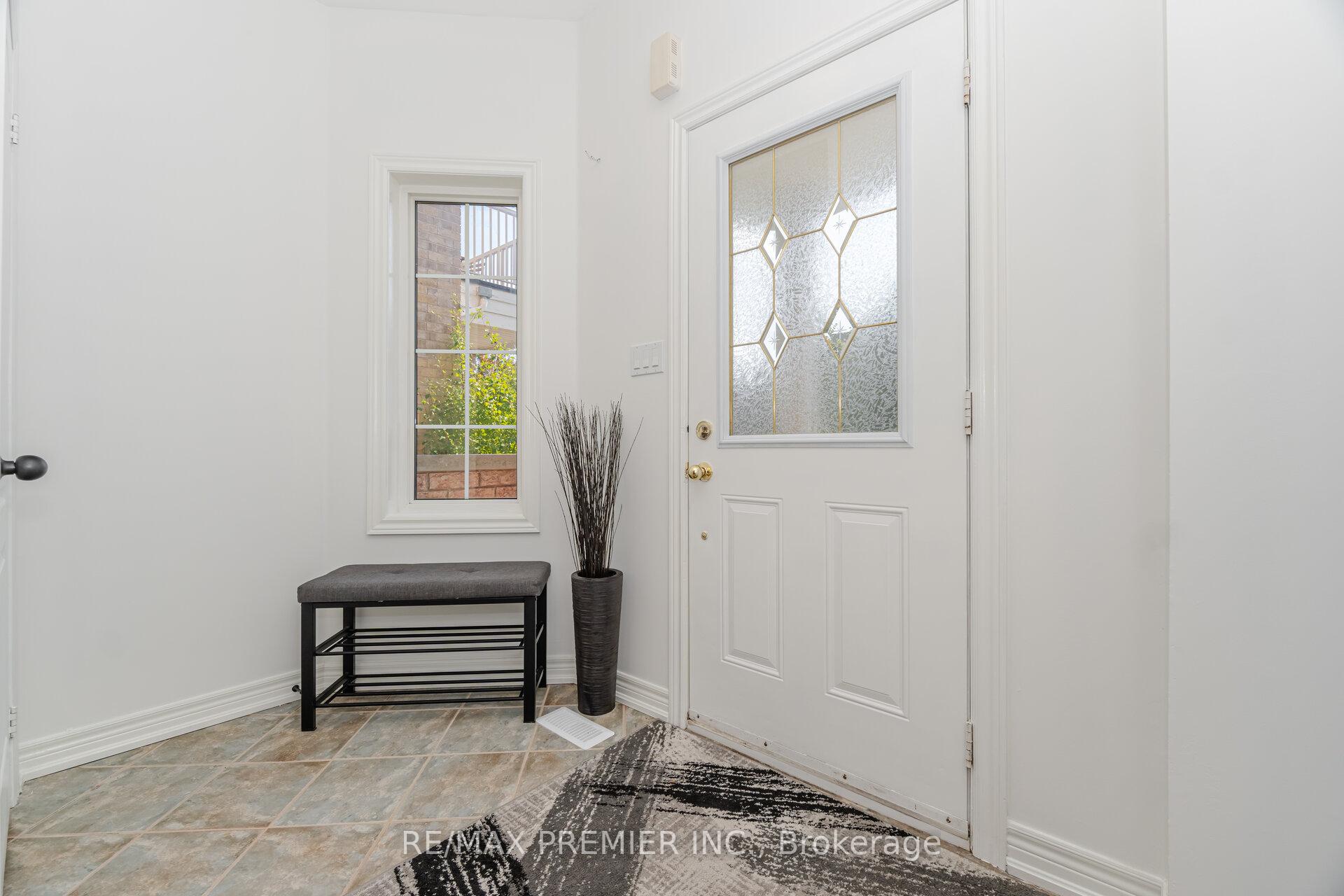 Photo 3 of 38 Ozner Crescent, Vaughan, Vellore Village — HOMEH