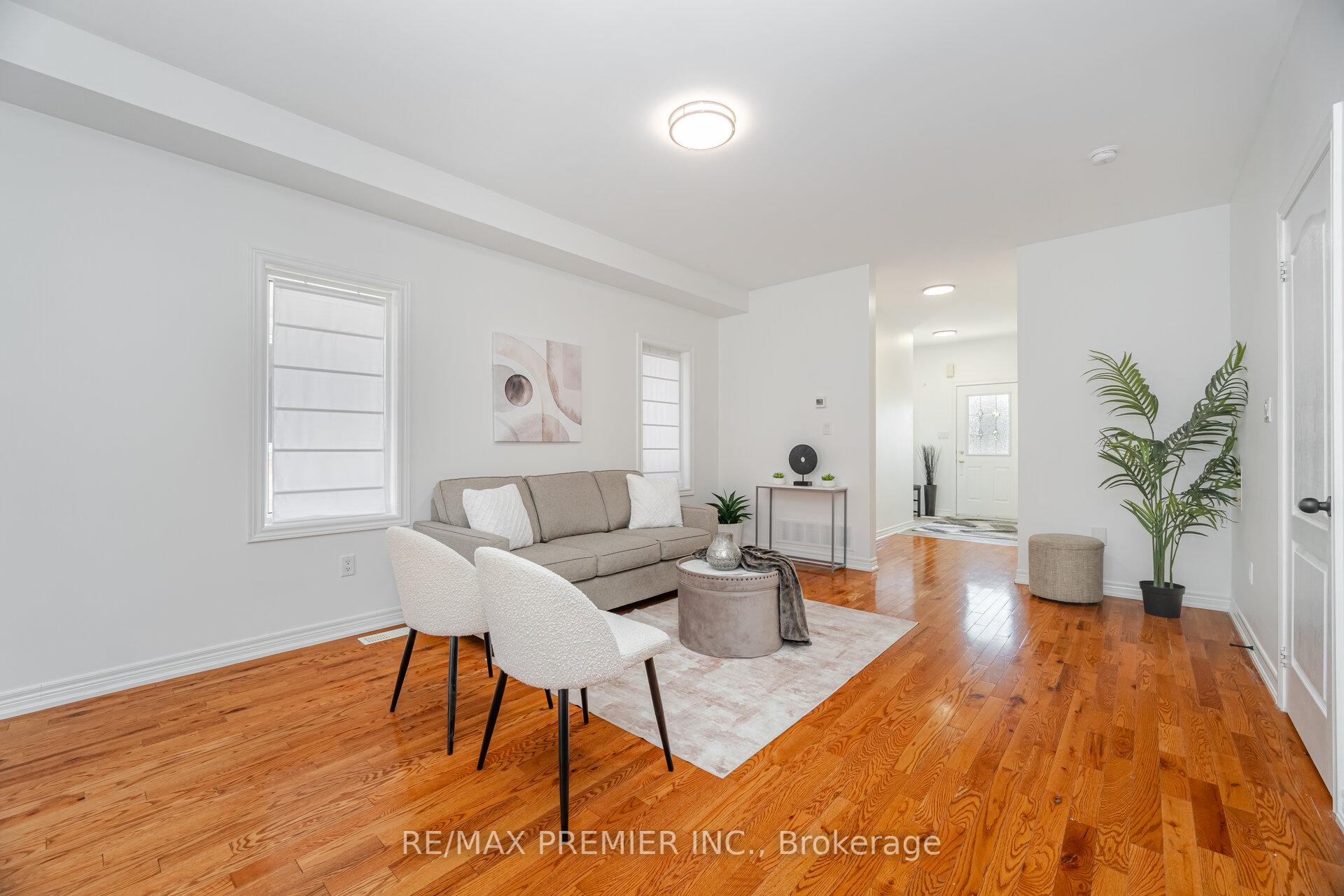 Photo 6 of 38 Ozner Crescent, Vaughan, Vellore Village — HOMEH