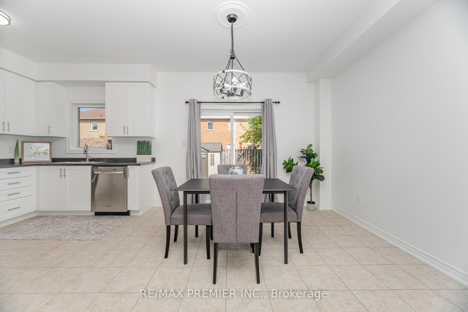 Photo 9 of 38 Ozner Crescent, Vaughan, Vellore Village — HOMEH