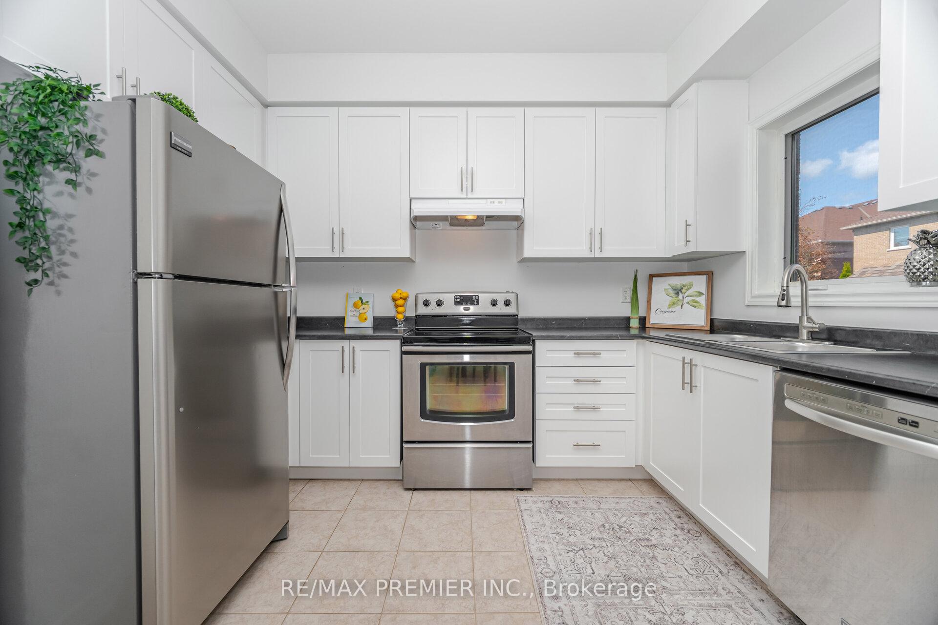 Photo 11 of 38 Ozner Crescent, Vaughan, Vellore Village — HOMEH