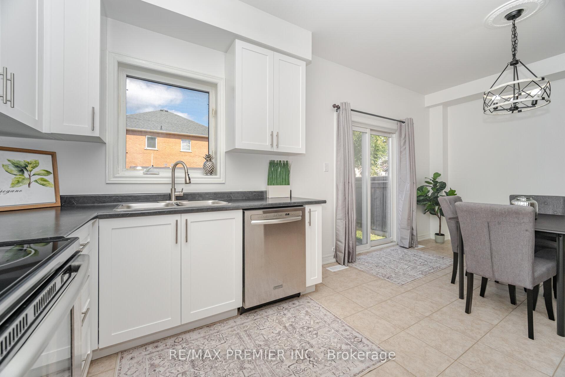 Photo 12 of 38 Ozner Crescent, Vaughan, Vellore Village — HOMEH