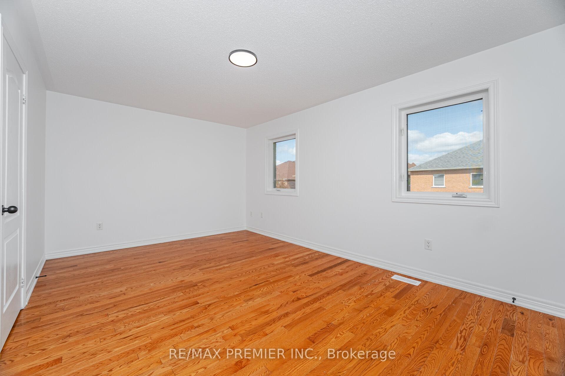 Photo 16 of 38 Ozner Crescent, Vaughan, Vellore Village — HOMEH