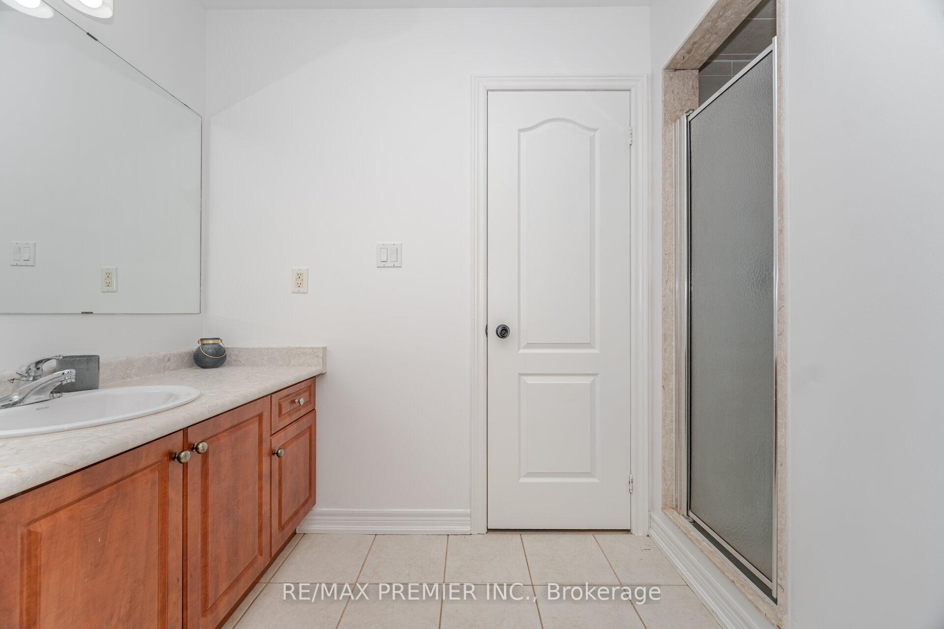 Photo 17 of 38 Ozner Crescent, Vaughan, Vellore Village — HOMEH