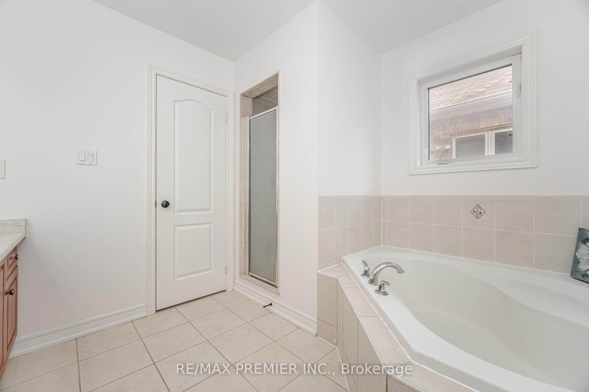 Photo 18 of 38 Ozner Crescent, Vaughan, Vellore Village — HOMEH