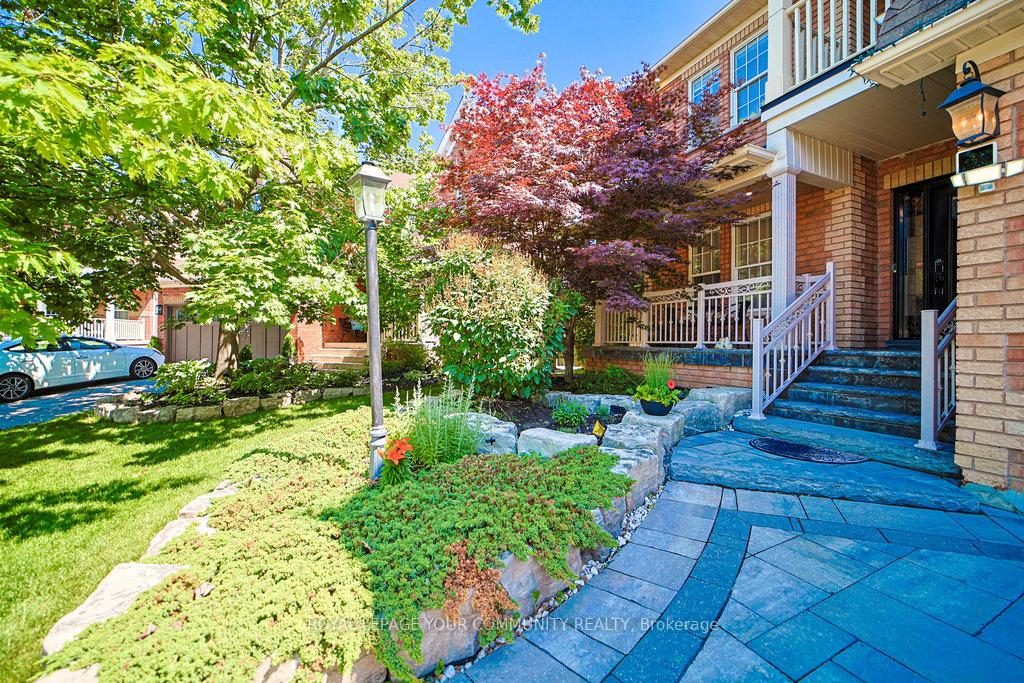 Photo 2 of 17 Sturgess Crescent, Whitby, Brooklin — HOMEH