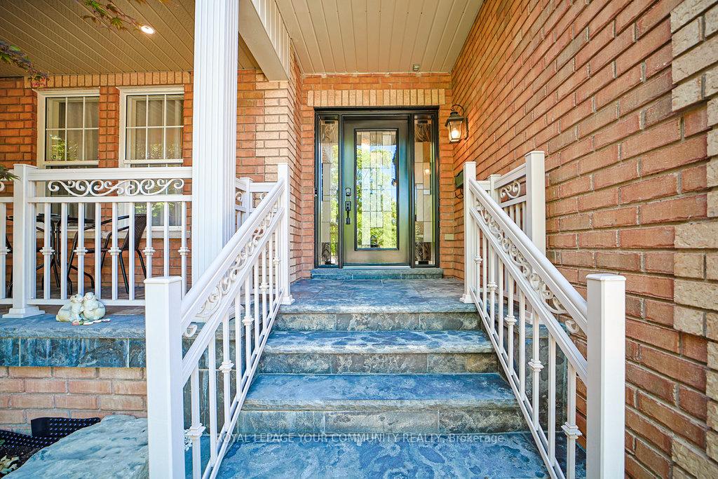 Photo 3 of 17 Sturgess Crescent, Whitby, Brooklin — HOMEH