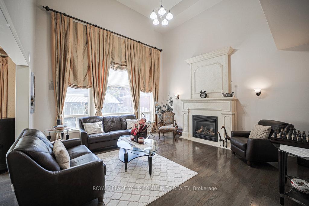 Photo 5 of 17 Sturgess Crescent, Whitby, Brooklin — HOMEH