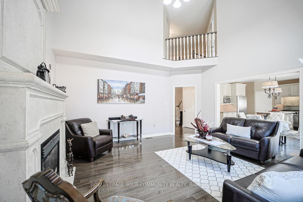 Photo 6 of 17 Sturgess Crescent, Whitby, Brooklin — HOMEH