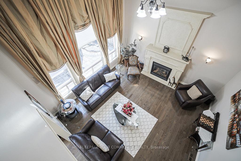 Photo 9 of 17 Sturgess Crescent, Whitby, Brooklin — HOMEH