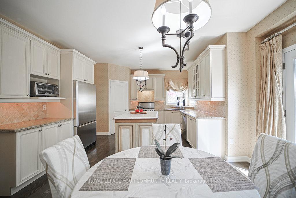 Photo 12 of 17 Sturgess Crescent, Whitby, Brooklin — HOMEH