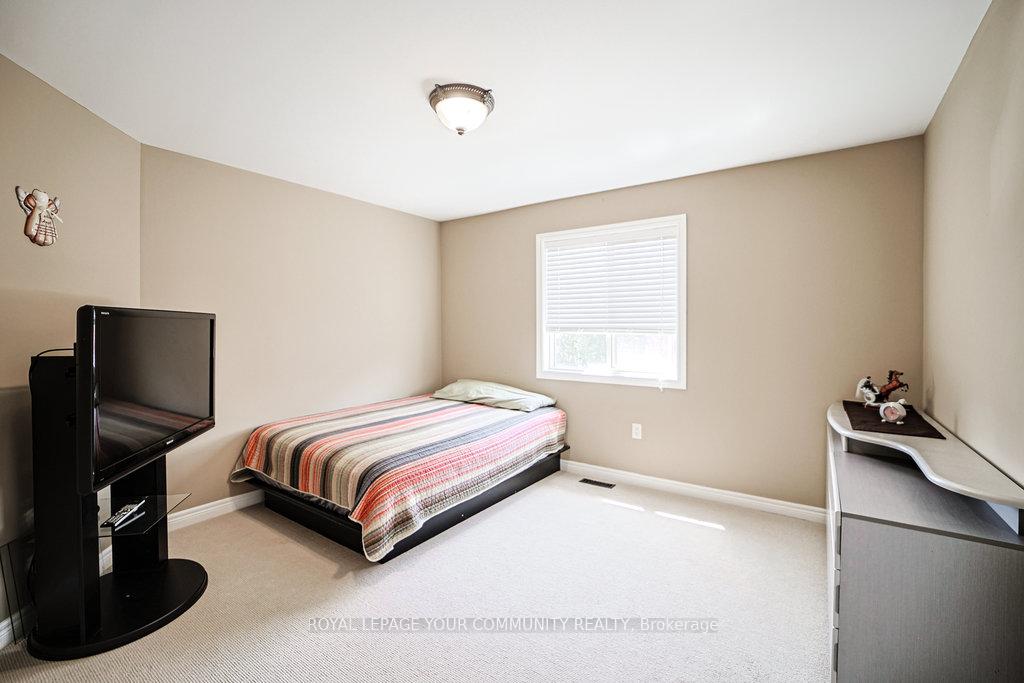 Photo 29 of 17 Sturgess Crescent, Whitby, Brooklin — HOMEH