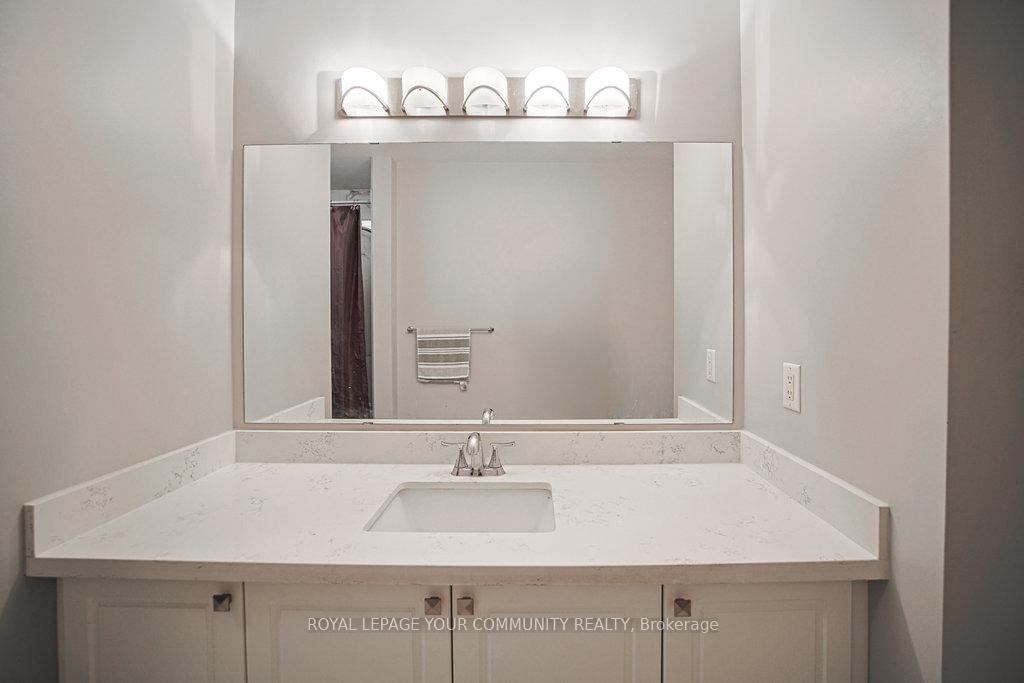 Photo 31 of 17 Sturgess Crescent, Whitby, Brooklin — HOMEH