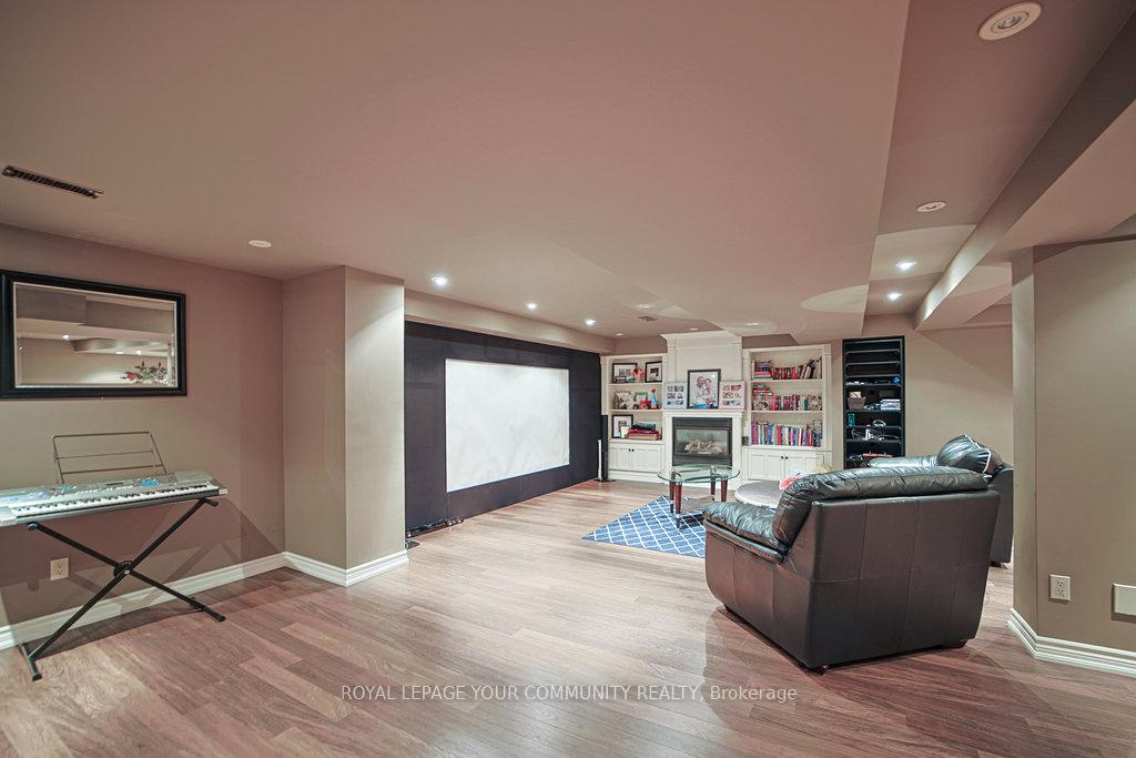 Photo 34 of 17 Sturgess Crescent, Whitby, Brooklin — HOMEH