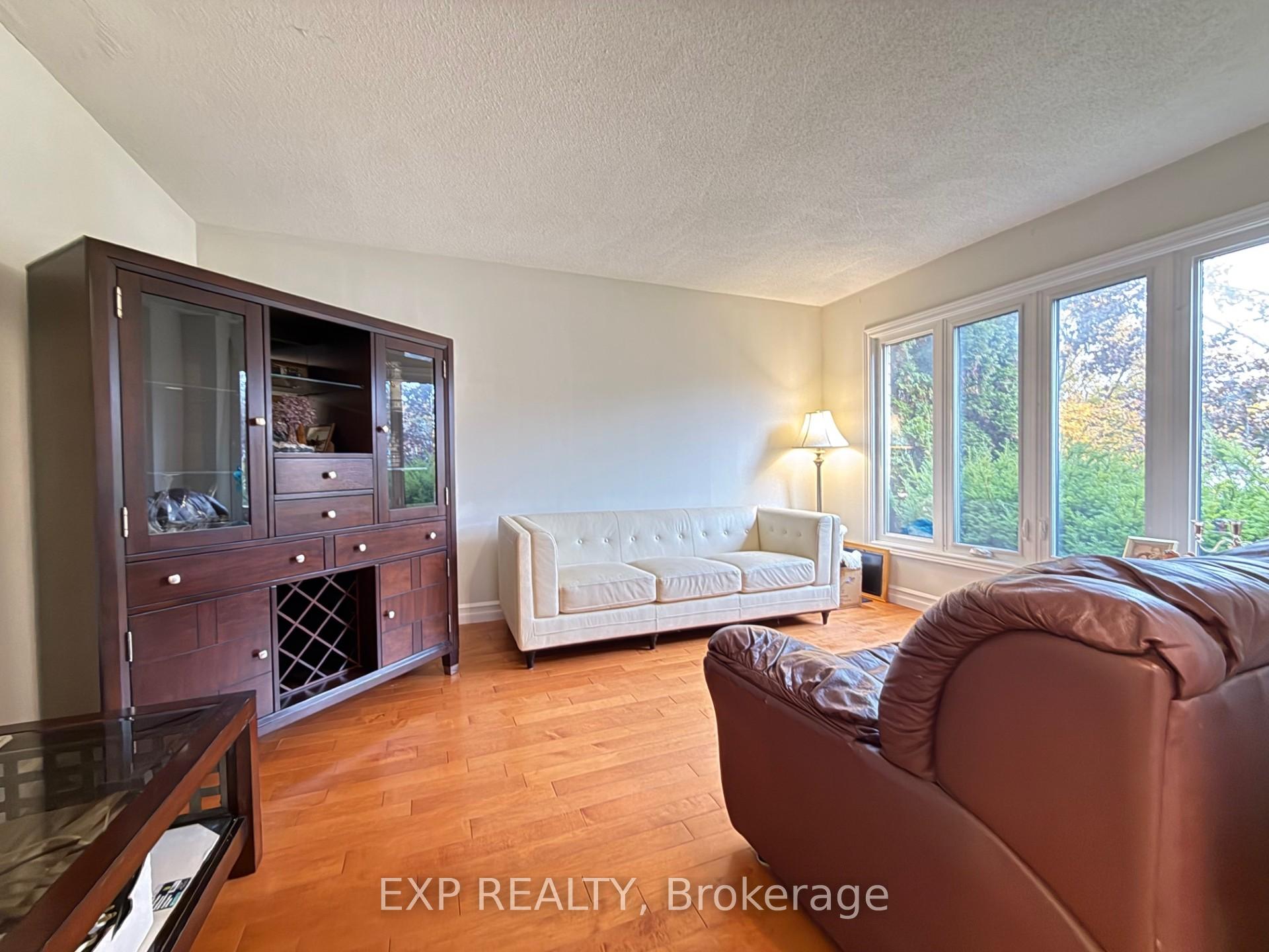 Photo 2 of Unit A, 58 Moore Place, Barrie, Letitia Heights — HOMEH