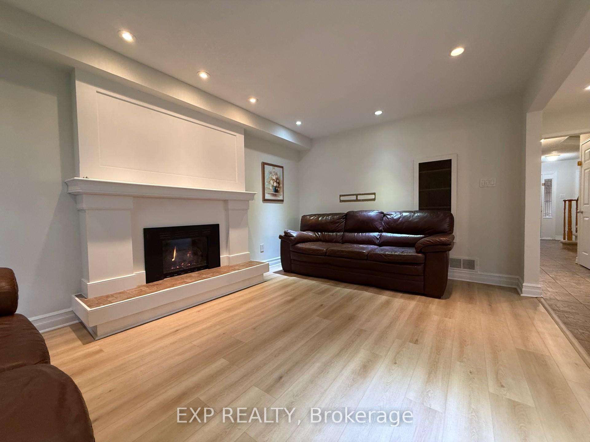 Photo 7 of Unit A, 58 Moore Place, Barrie, Letitia Heights — HOMEH