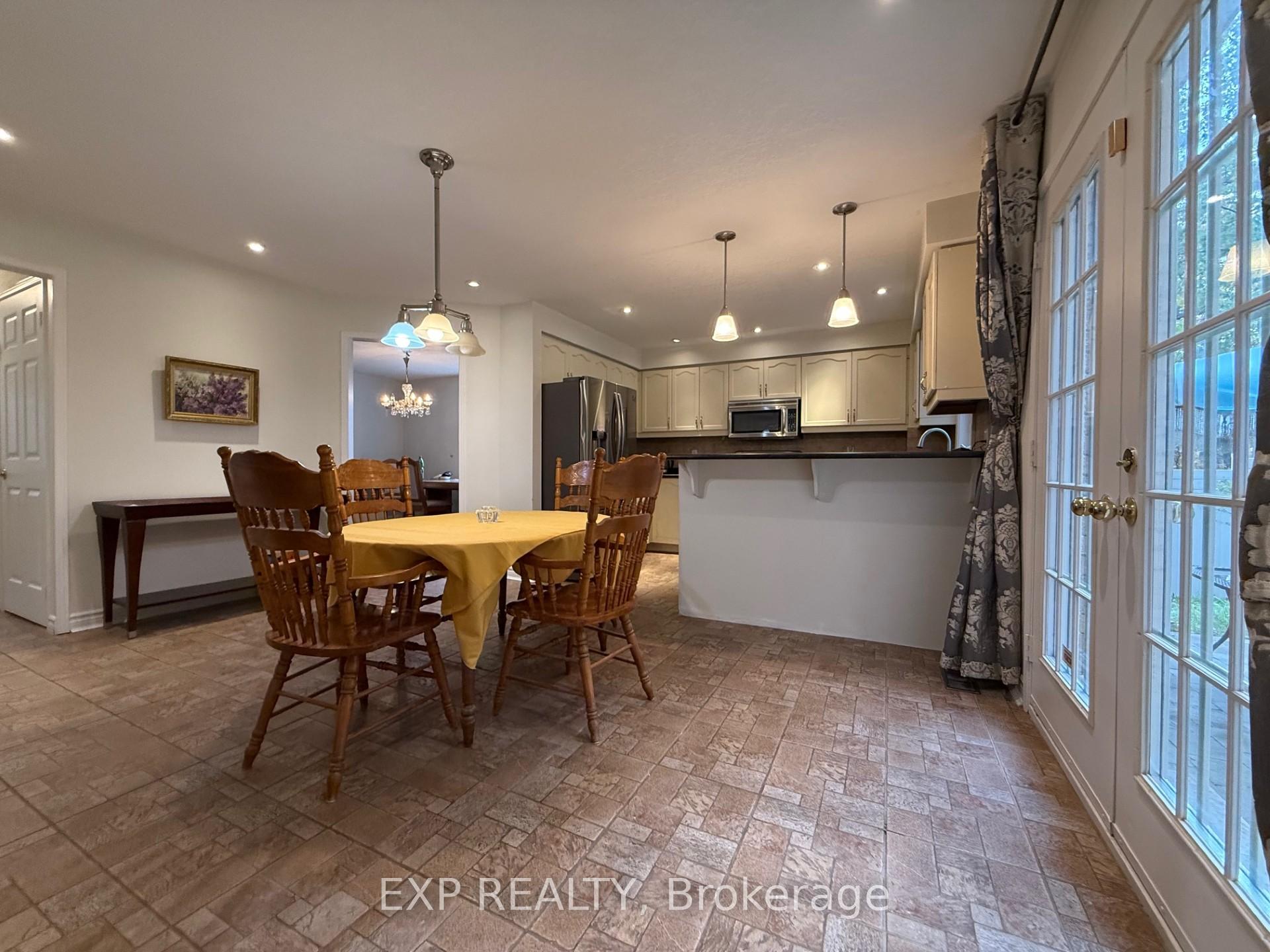 Photo 5 of Unit A, 58 Moore Place, Barrie, Letitia Heights — HOMEH
