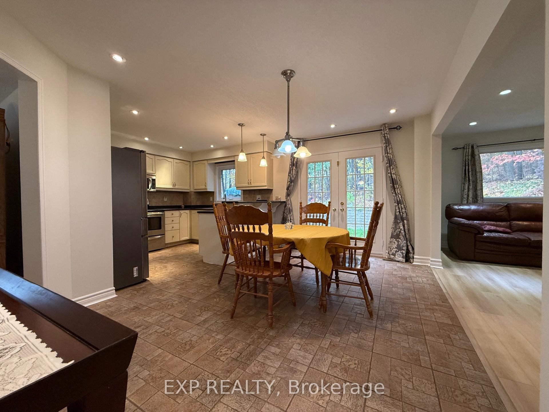 Photo 6 of Unit A, 58 Moore Place, Barrie, Letitia Heights — HOMEH