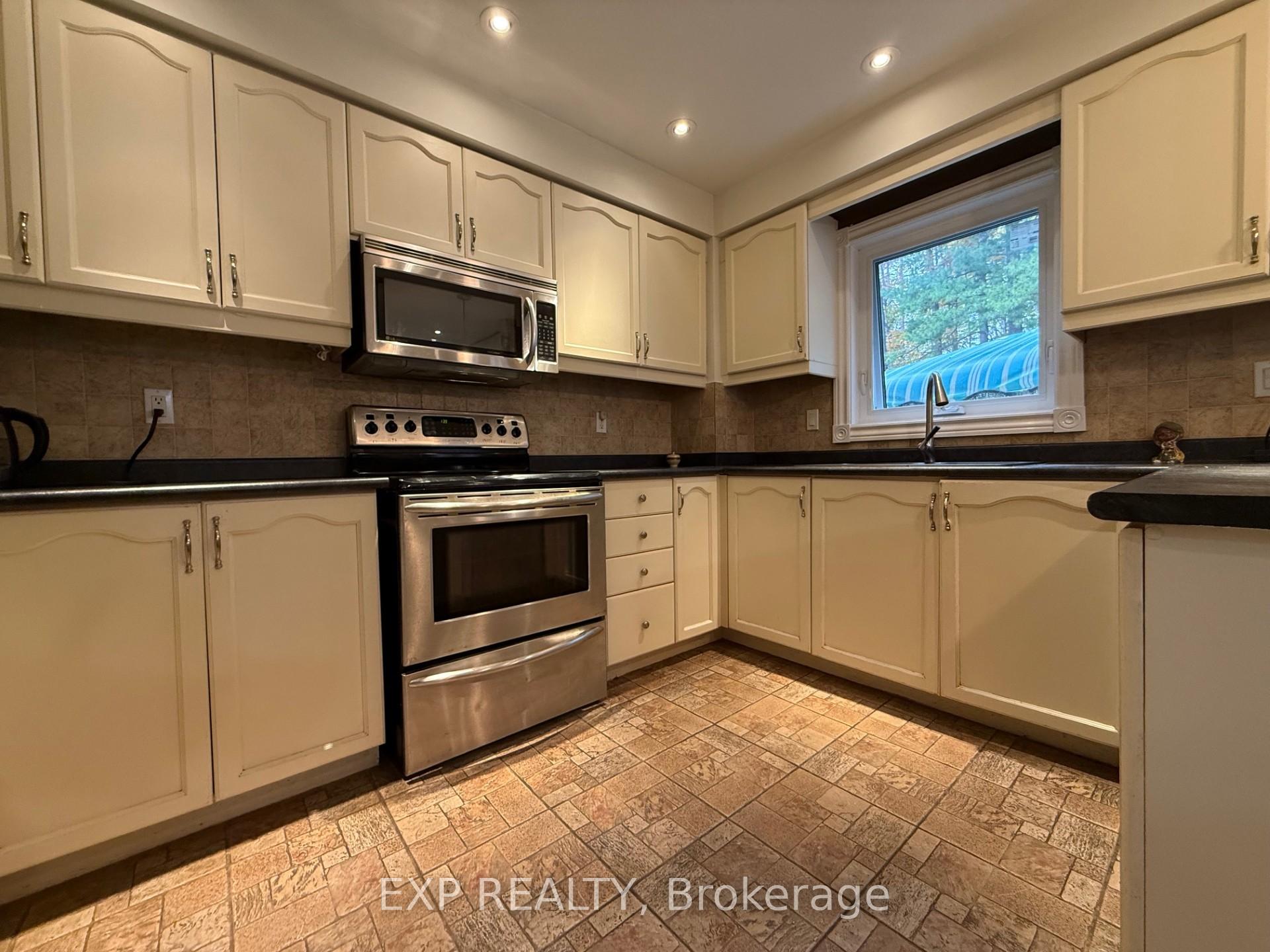 Photo 20 of Unit A, 58 Moore Place, Barrie, Letitia Heights — HOMEH