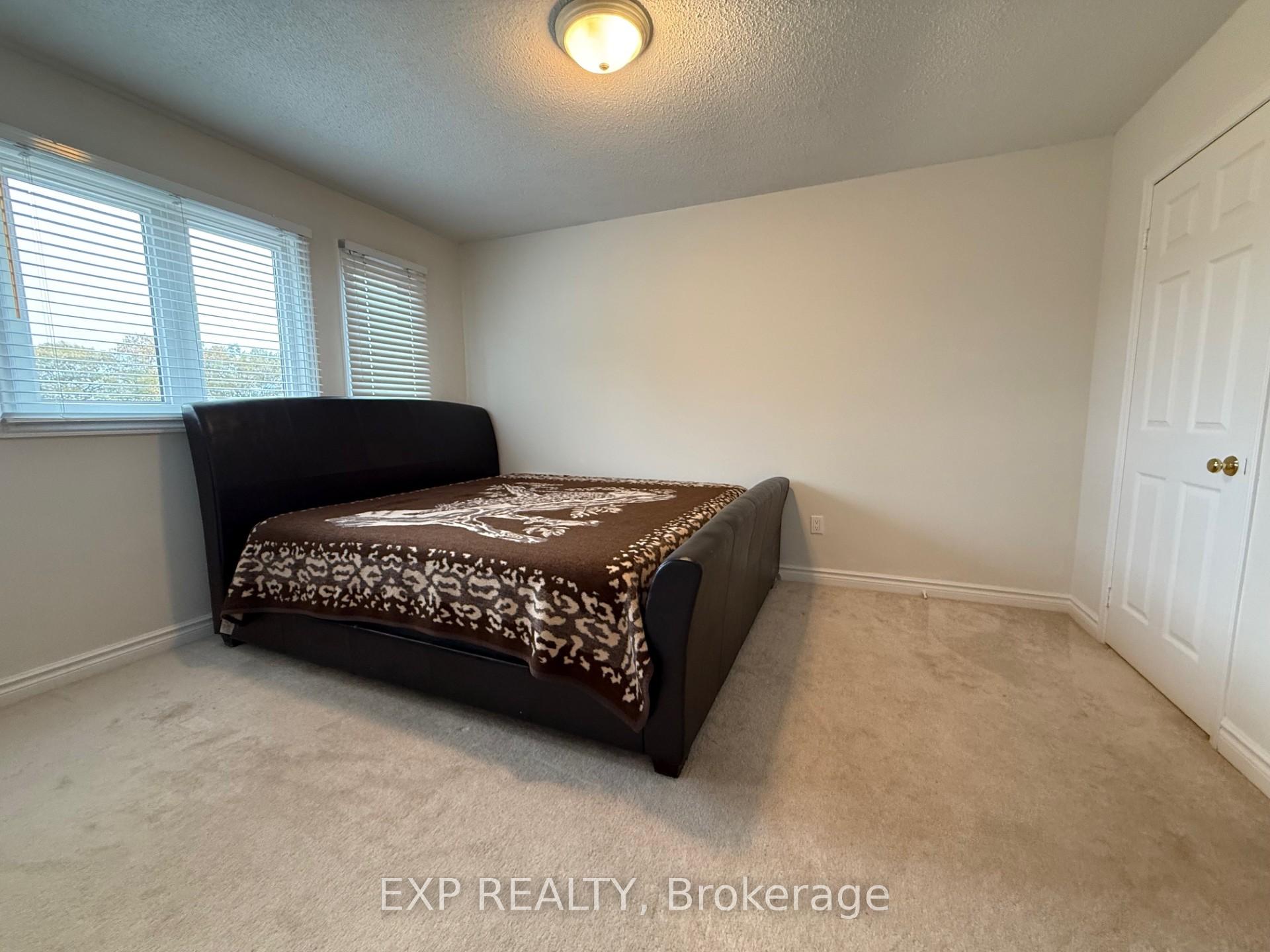 Photo 11 of Unit A, 58 Moore Place, Barrie, Letitia Heights — HOMEH