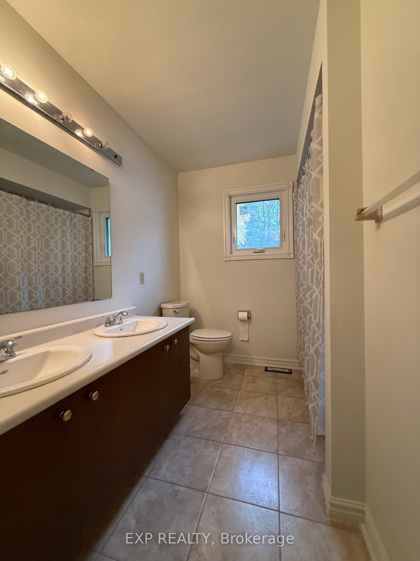 Photo 10 of Unit A, 58 Moore Place, Barrie, Letitia Heights — HOMEH