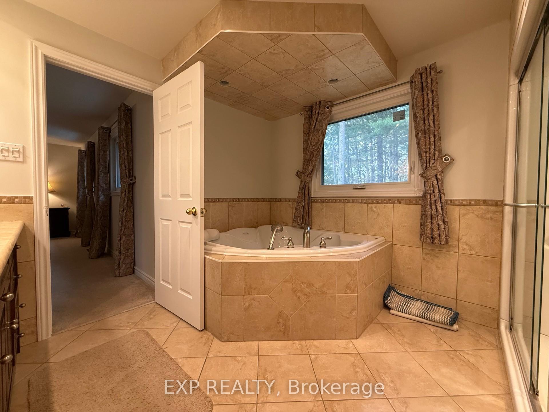 Photo 17 of Unit A, 58 Moore Place, Barrie, Letitia Heights — HOMEH