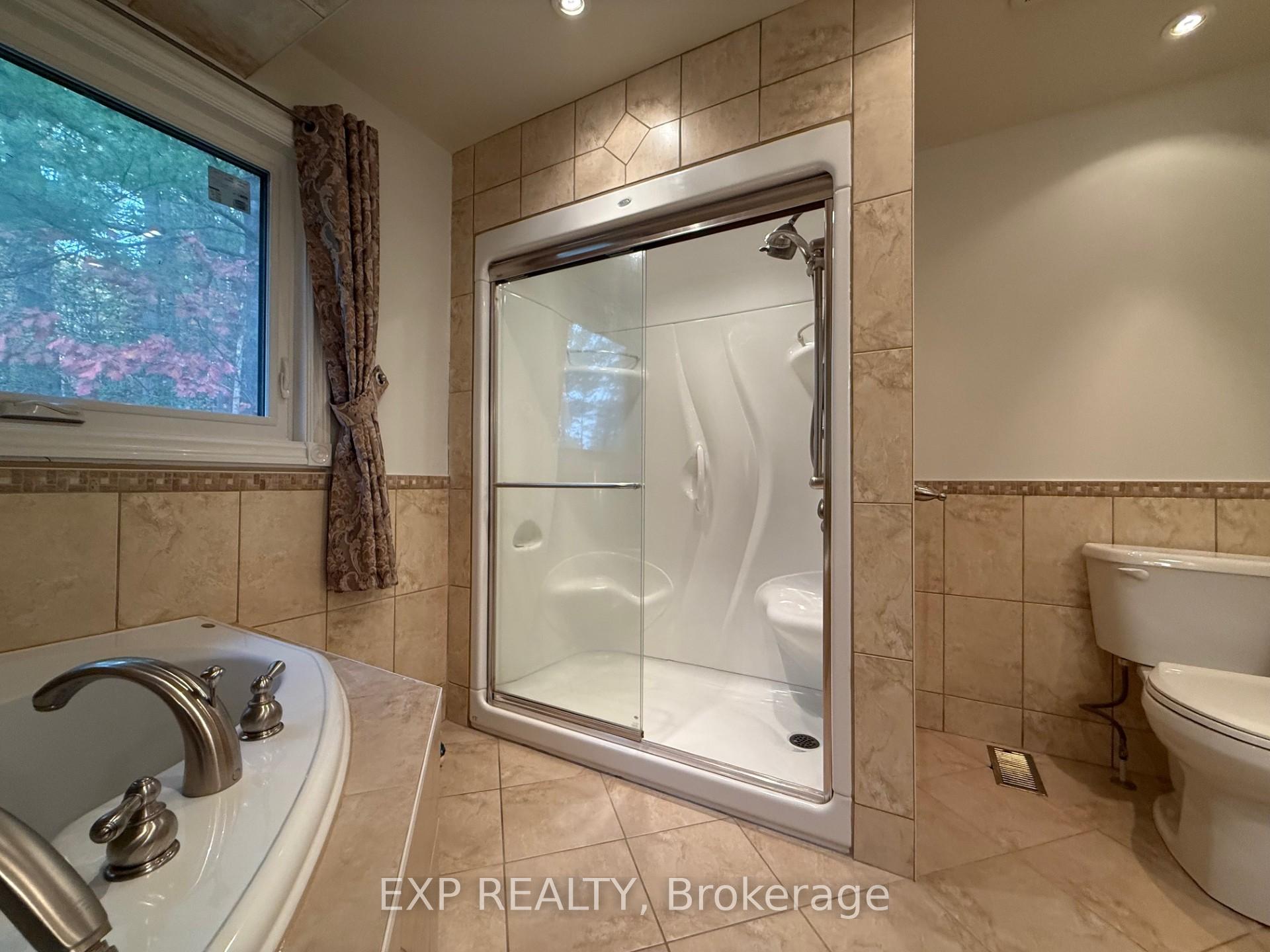 Photo 18 of Unit A, 58 Moore Place, Barrie, Letitia Heights — HOMEH