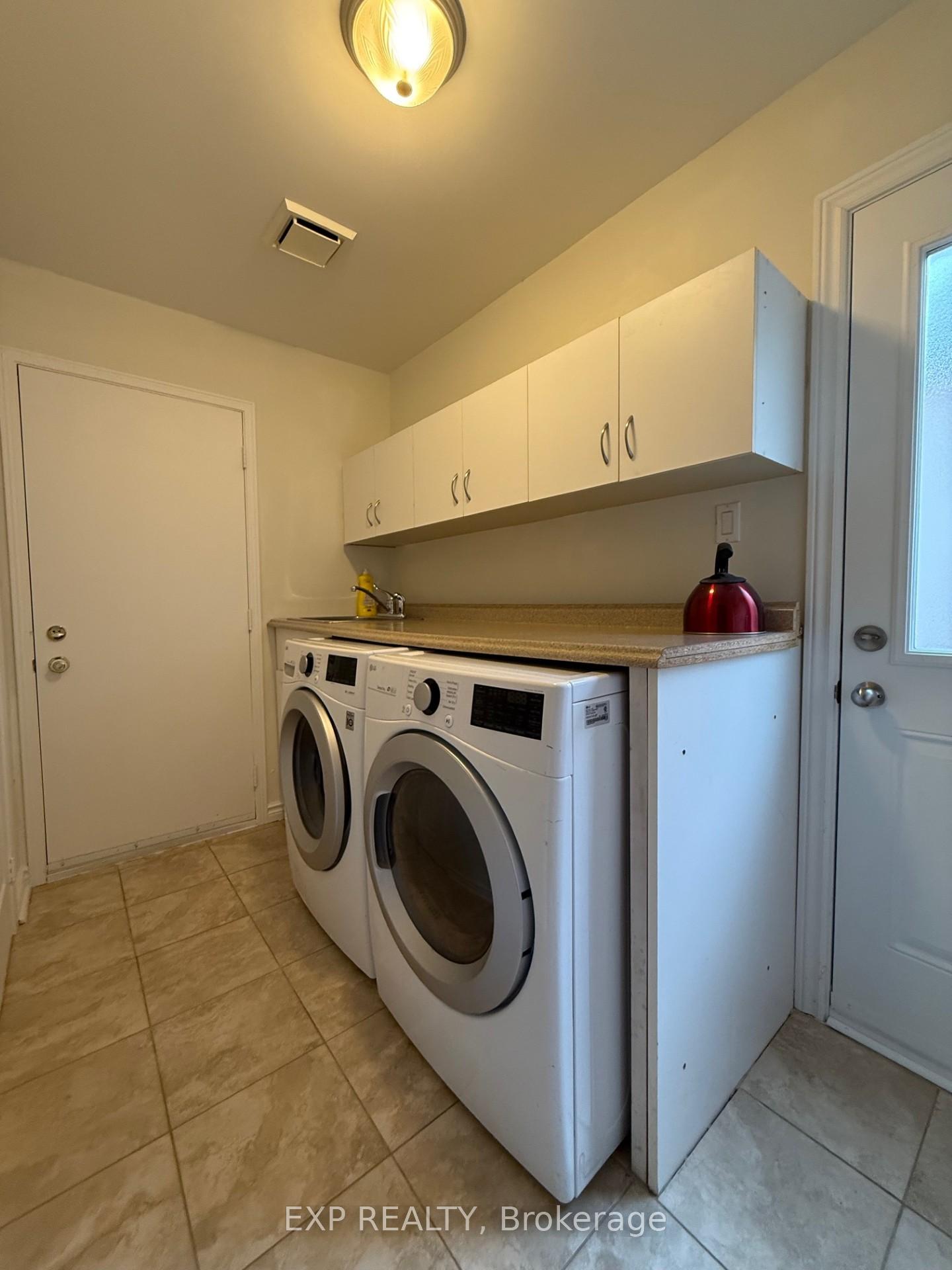 Photo 21 of Unit A, 58 Moore Place, Barrie, Letitia Heights — HOMEH
